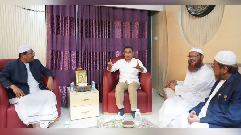 চরমোনাই পীরের বাসায় তারেক রহমান