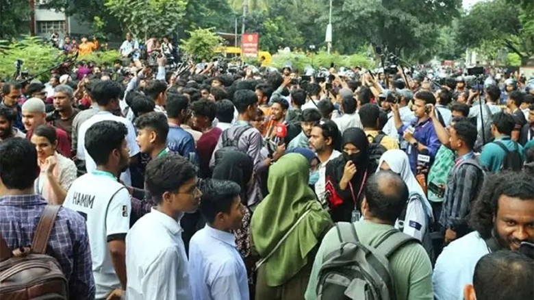 শিক্ষামন্ত্রীর পদত্যাগ আর নয়, এবার ৬ দফা দাবি নিয়ে সচিবালয়ে 